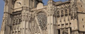 Cathedrale st Pierre et st Paul à TROYES détaille haut du portail central après restauration