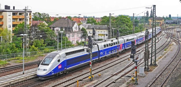Grève SNCF alternatives : bus, covoiturage, location voiture